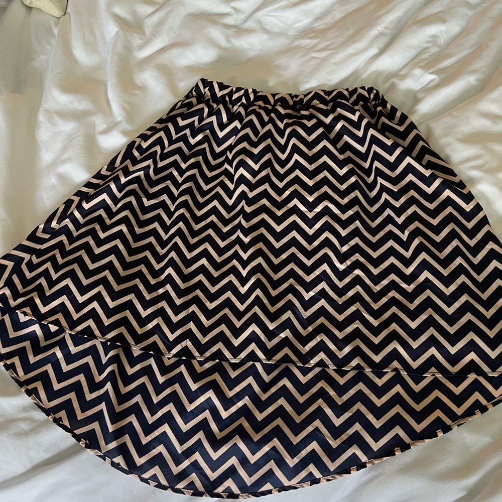 Franchescas skirt. Size small. New with tags. Never worn